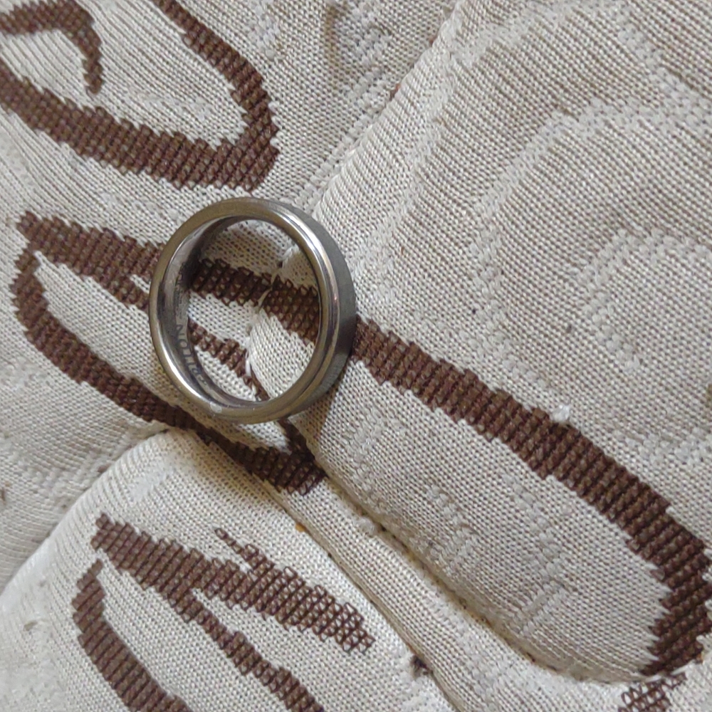 A tungsten carbide wedding band